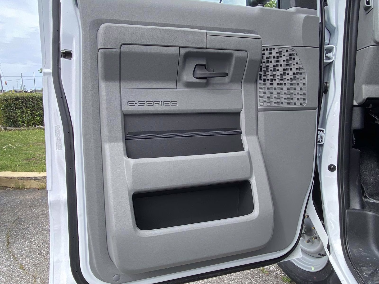 2026 Oxford White Ford E-350SD Base RWD Truck