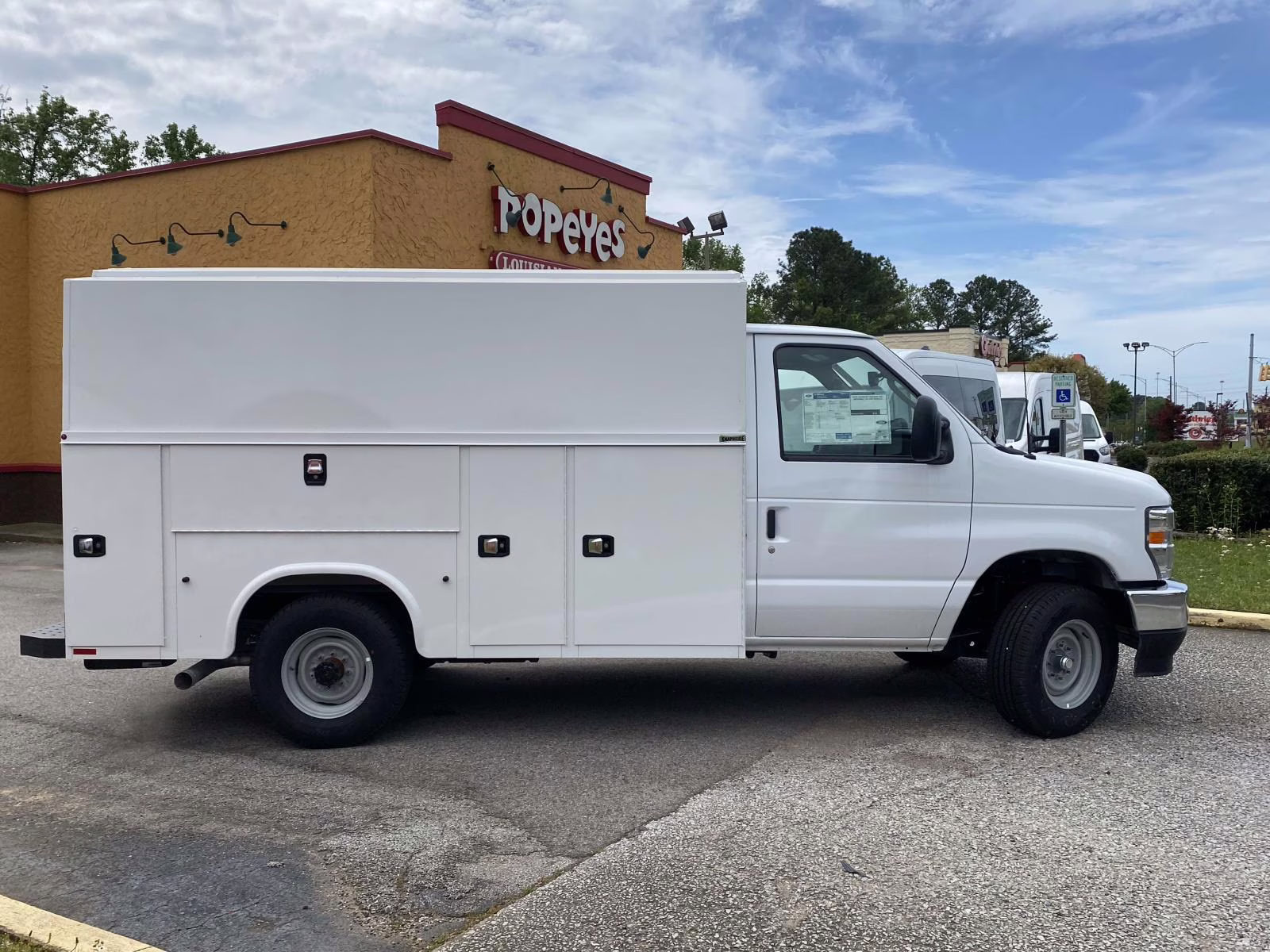 2026 Oxford White Ford E-350SD Base RWD Truck