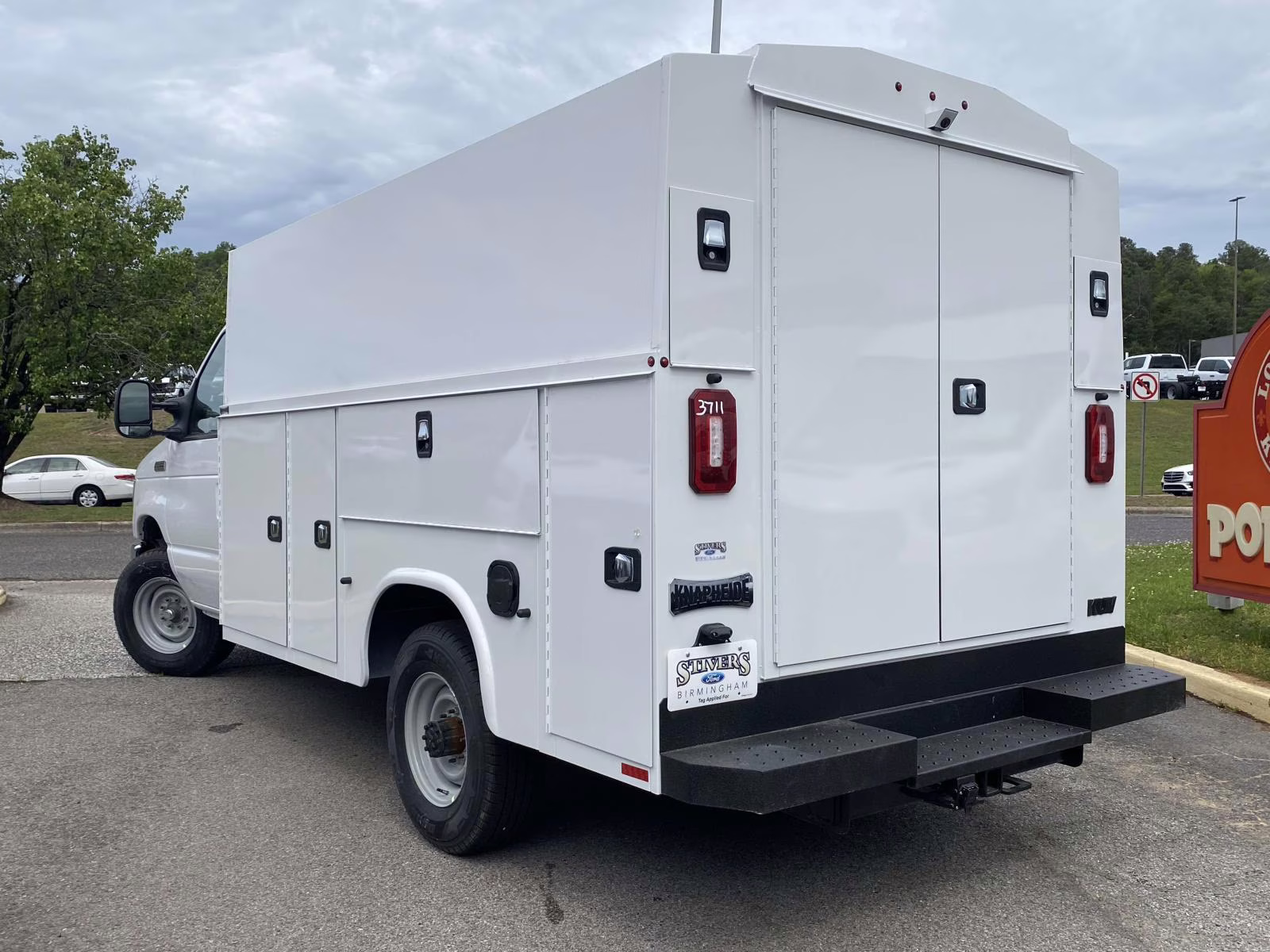 2026 Oxford White Ford E-350SD Base RWD Truck