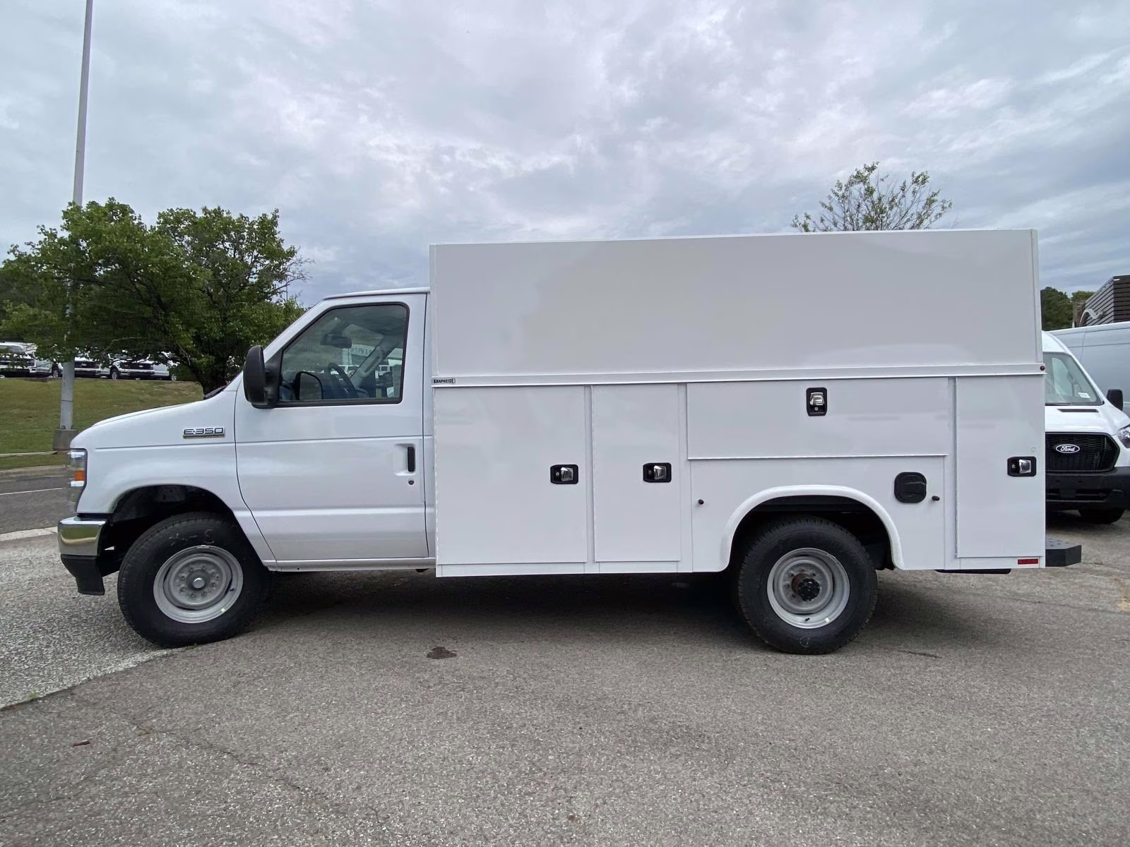 2026 Oxford White Ford E-350SD Base RWD Truck