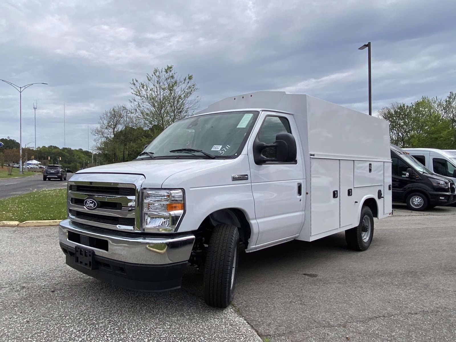 2026 Oxford White Ford E-350SD Base RWD Truck