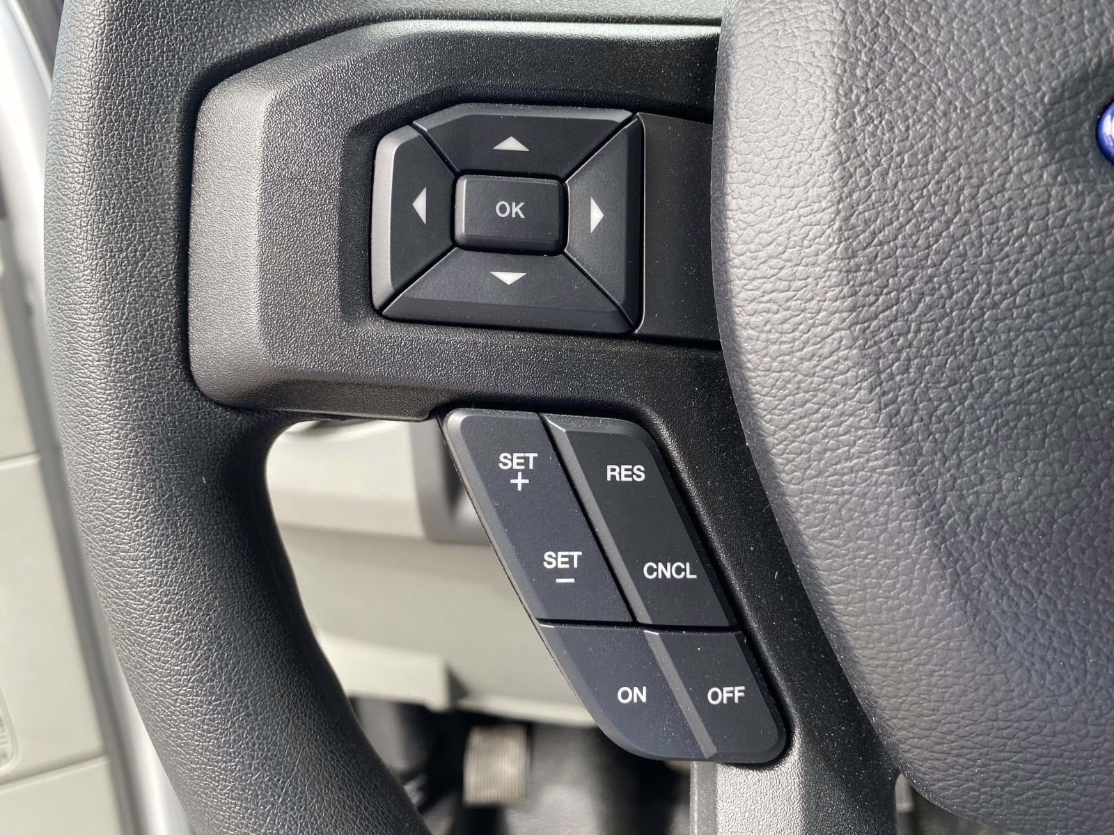 2026 Oxford White Ford E-350SD Base RWD Truck