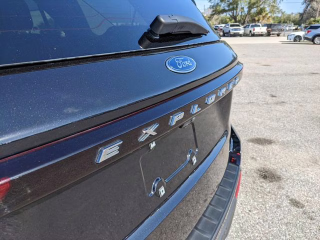 2025 Black Metallic Ford Explorer Active 4X4 SUV