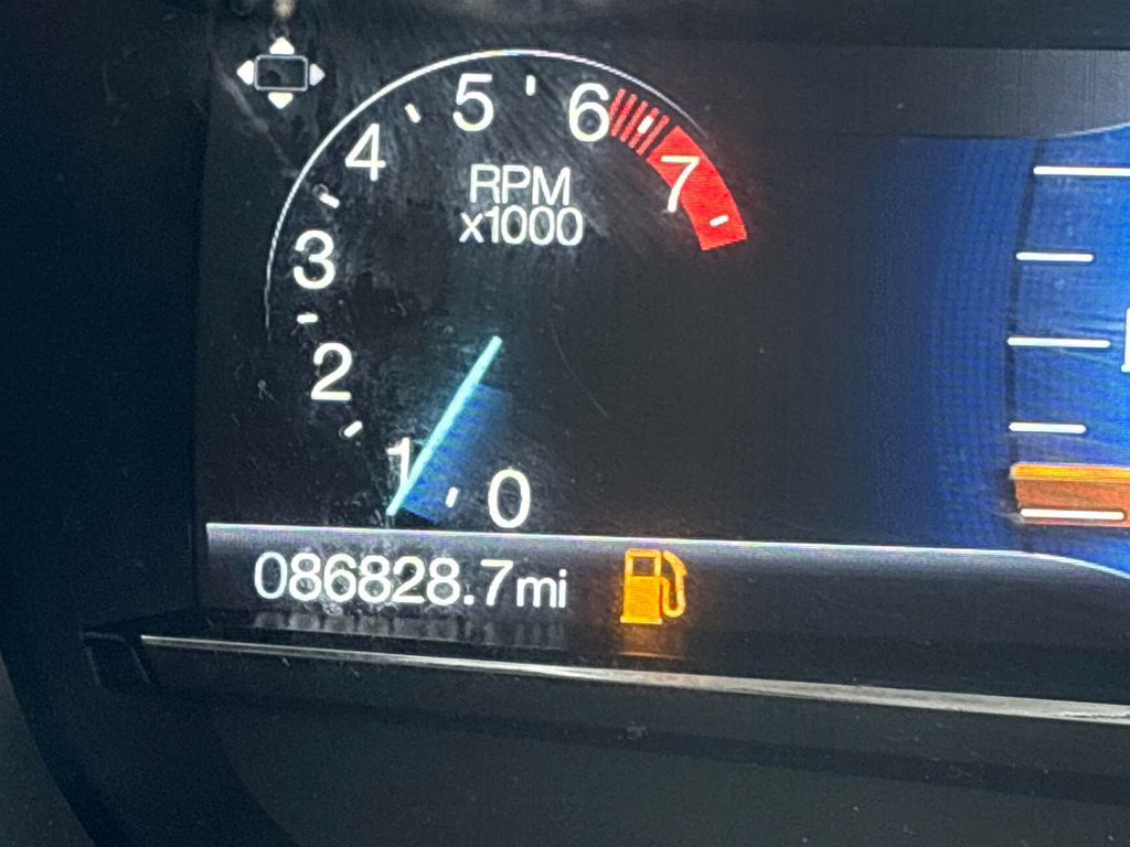 2018 White Platinum Clearcoat Metallic Ford Explorer XLT 4X4 SUV