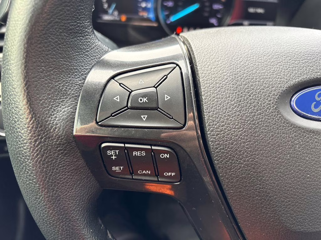 2018 White Platinum Clearcoat Metallic Ford Explorer XLT 4X4 SUV