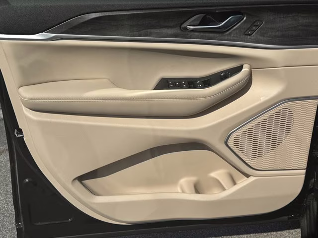 2026 Diamond Black Crystal Pearlcoat Jeep Grand Cherokee Limited RWD SUV