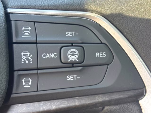 2026 Diamond Black Crystal Pearlcoat Jeep Grand Cherokee Limited RWD SUV