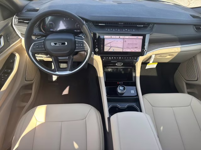 2026 Diamond Black Crystal Pearlcoat Jeep Grand Cherokee Limited RWD SUV