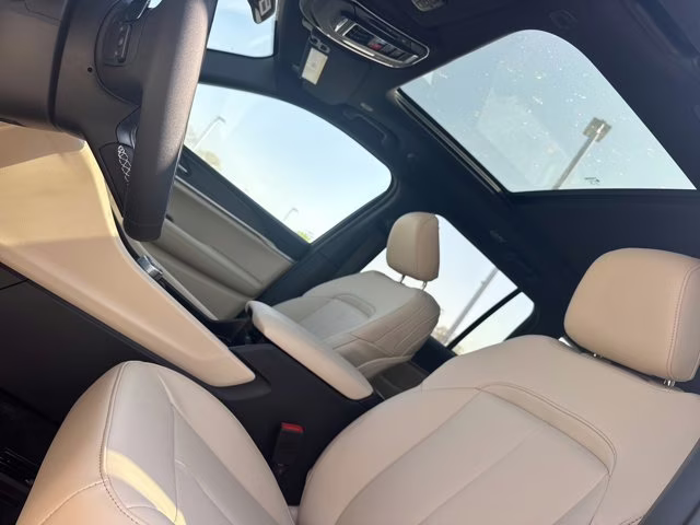 2026 Diamond Black Crystal Pearlcoat Jeep Grand Cherokee Limited RWD SUV