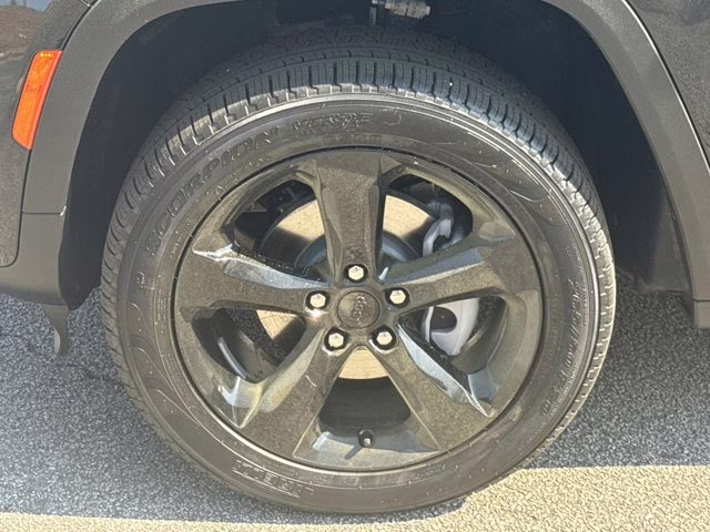 2026 Diamond Black Crystal Pearlcoat Jeep Grand Cherokee Limited RWD SUV