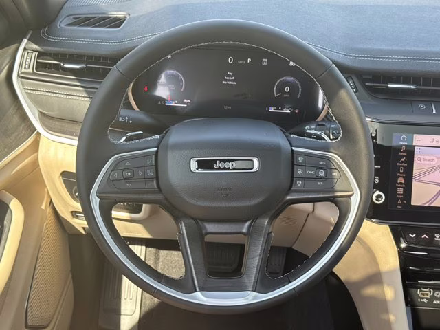 2026 Diamond Black Crystal Pearlcoat Jeep Grand Cherokee Limited RWD SUV