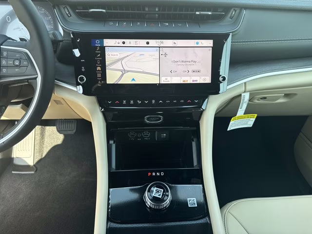 2026 Diamond Black Crystal Pearlcoat Jeep Grand Cherokee Limited RWD SUV