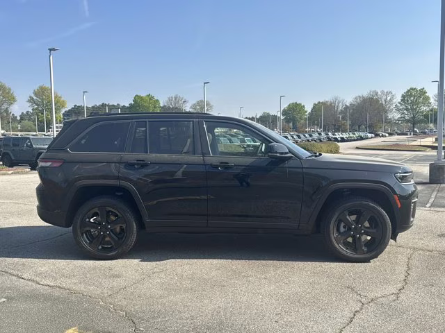 2026 Diamond Black Crystal Pearlcoat Jeep Grand Cherokee Limited RWD SUV