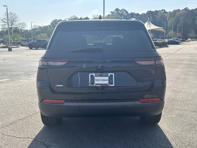 2026 Diamond Black Crystal Pearlcoat Jeep Grand Cherokee Limited RWD SUV