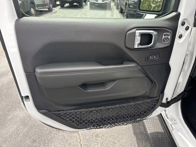 2021 Bright White Clearcoat Jeep Wrangler Unlimited Sahara 4X4 Convertible