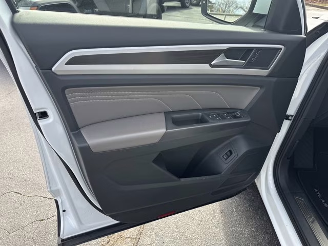 2023 White Volkswagen Atlas 2.0T SE w/Technology FWD SUV