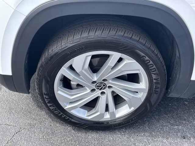 2023 White Volkswagen Atlas 2.0T SE w/Technology FWD SUV
