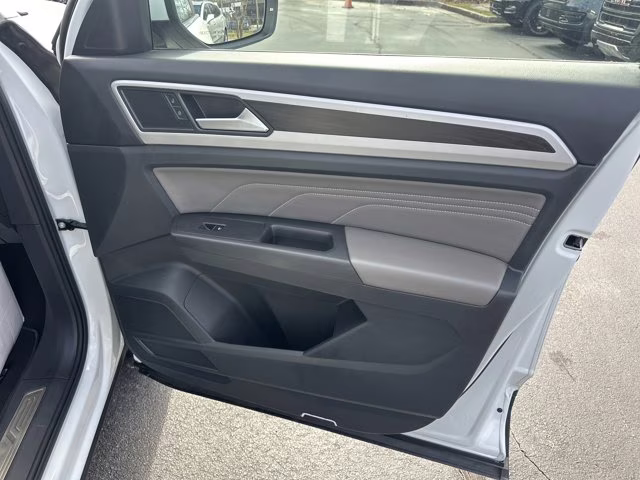 2023 White Volkswagen Atlas 2.0T SE w/Technology FWD SUV