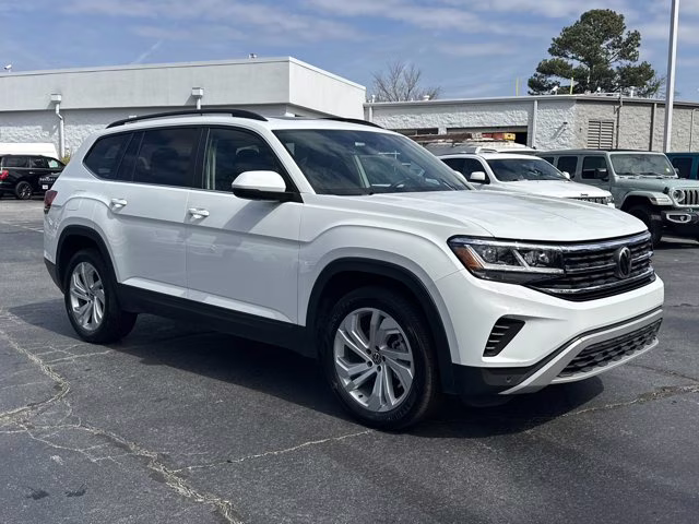2023 White Volkswagen Atlas 2.0T SE w/Technology FWD SUV