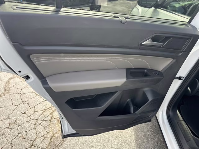 2023 White Volkswagen Atlas 2.0T SE w/Technology FWD SUV