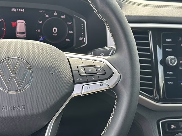 2023 White Volkswagen Atlas 2.0T SE w/Technology FWD SUV