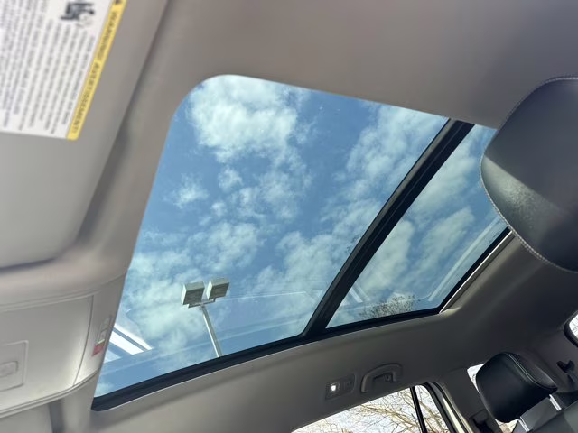 2023 White Volkswagen Atlas 2.0T SE w/Technology FWD SUV