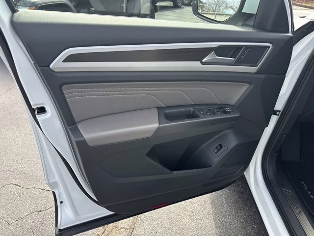2023 White Volkswagen Atlas 2.0T SE w/Technology FWD SUV