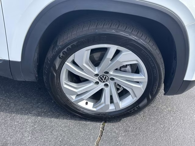 2023 White Volkswagen Atlas 2.0T SE w/Technology FWD SUV