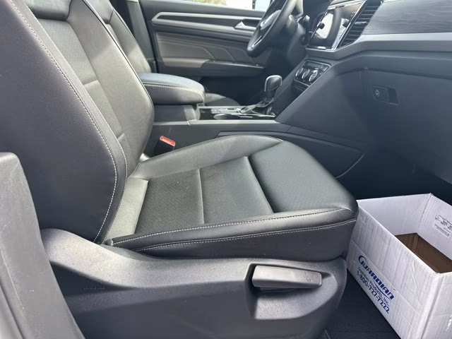 2023 White Volkswagen Atlas 2.0T SE w/Technology FWD SUV