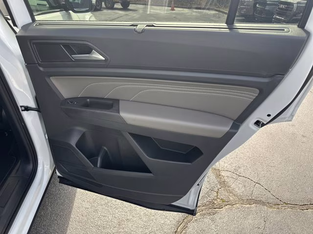 2023 White Volkswagen Atlas 2.0T SE w/Technology FWD SUV