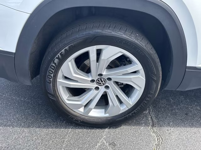 2023 White Volkswagen Atlas 2.0T SE w/Technology FWD SUV