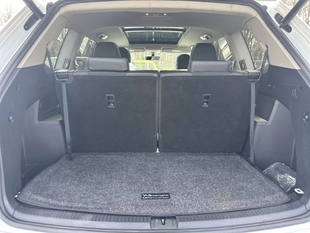 2023 White Volkswagen Atlas 2.0T SE w/Technology FWD SUV