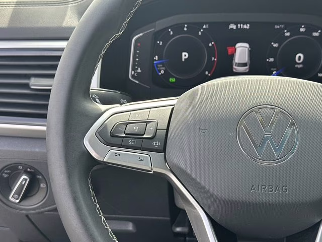 2023 White Volkswagen Atlas 2.0T SE w/Technology FWD SUV