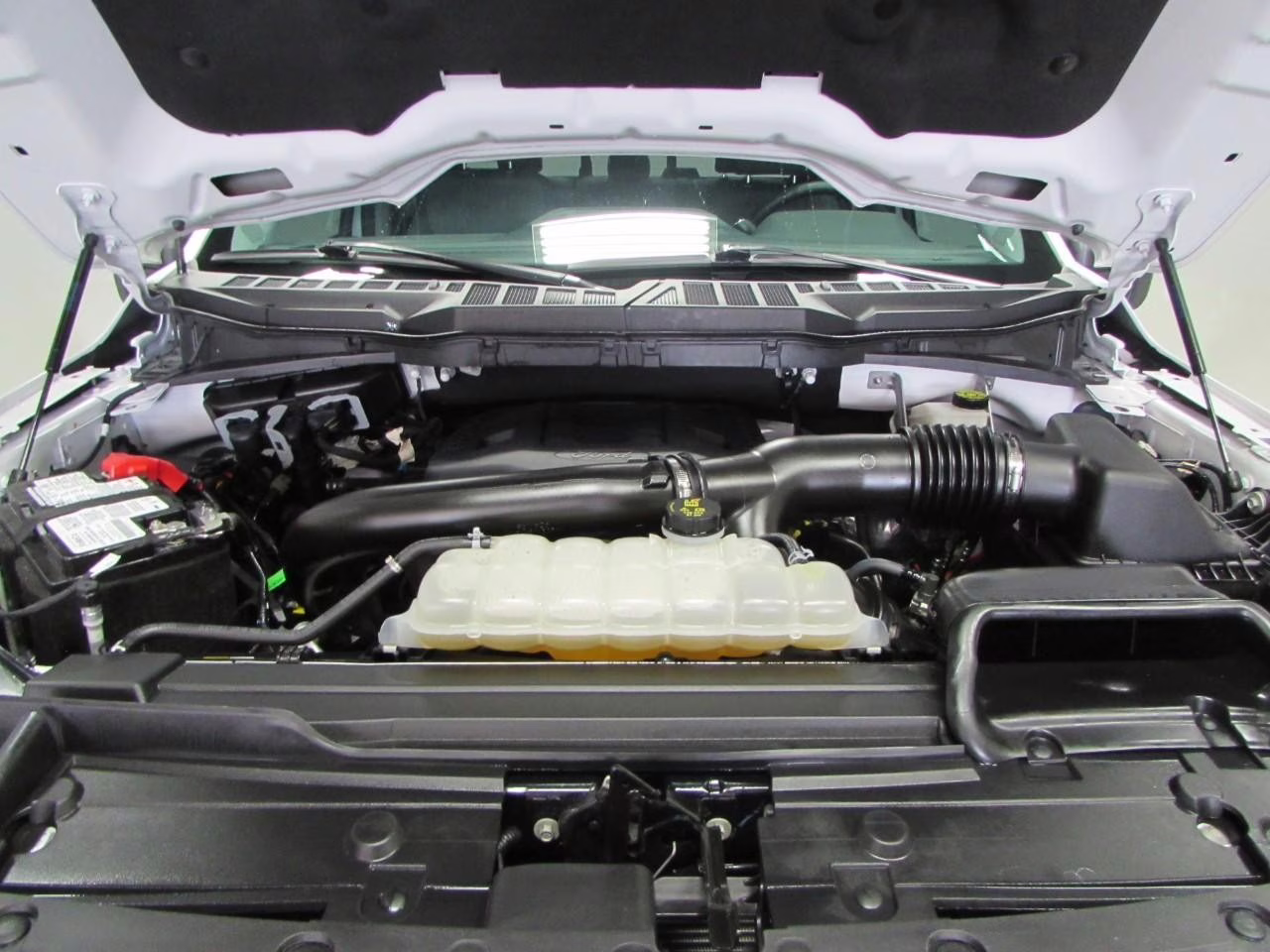 2023 Star White Metallic Tri-Coat Ford F-150 XLT 4X4 Truck