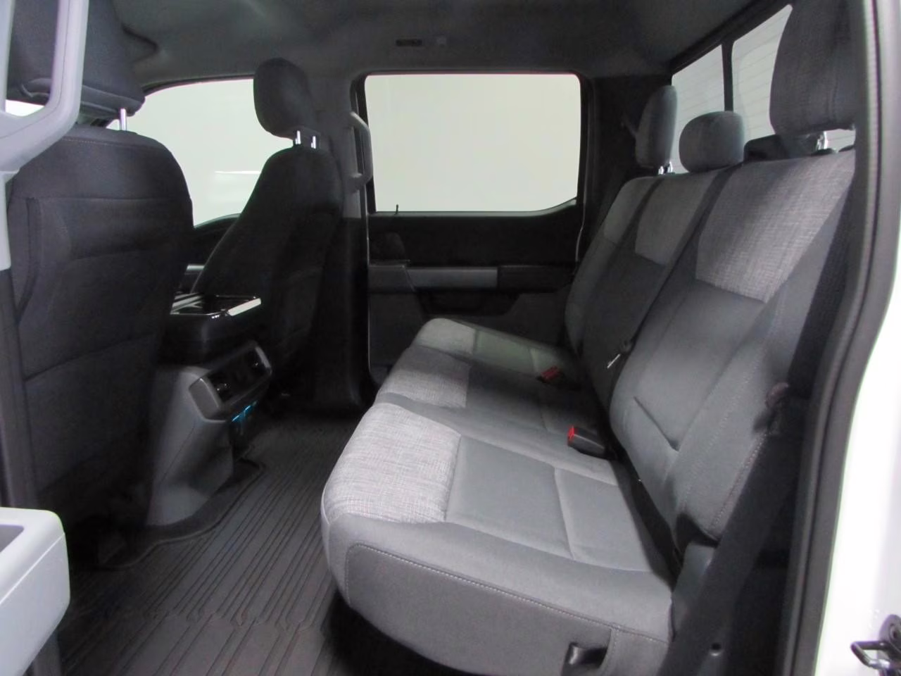 2023 Star White Metallic Tri-Coat Ford F-150 XLT 4X4 Truck