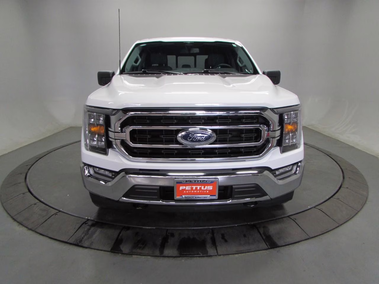 2023 Star White Metallic Tri-Coat Ford F-150 XLT 4X4 Truck