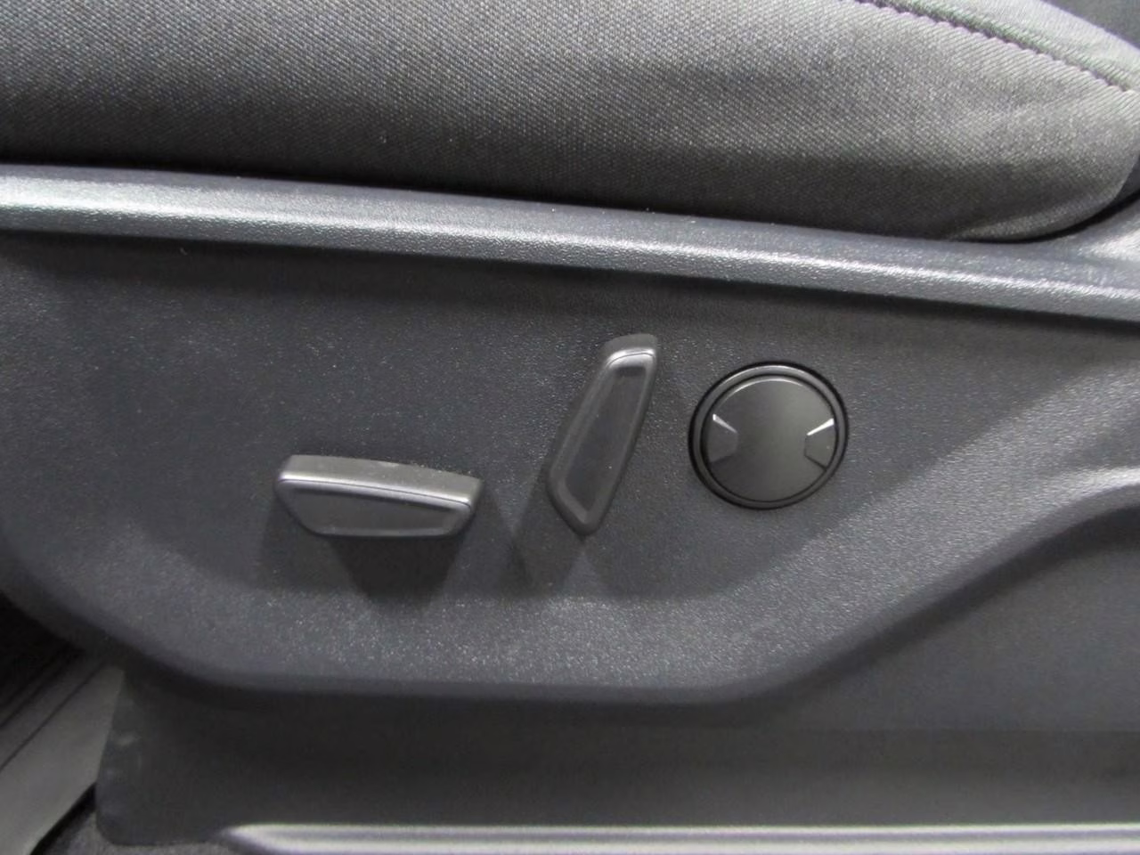 2023 Star White Metallic Tri-Coat Ford F-150 XLT 4X4 Truck