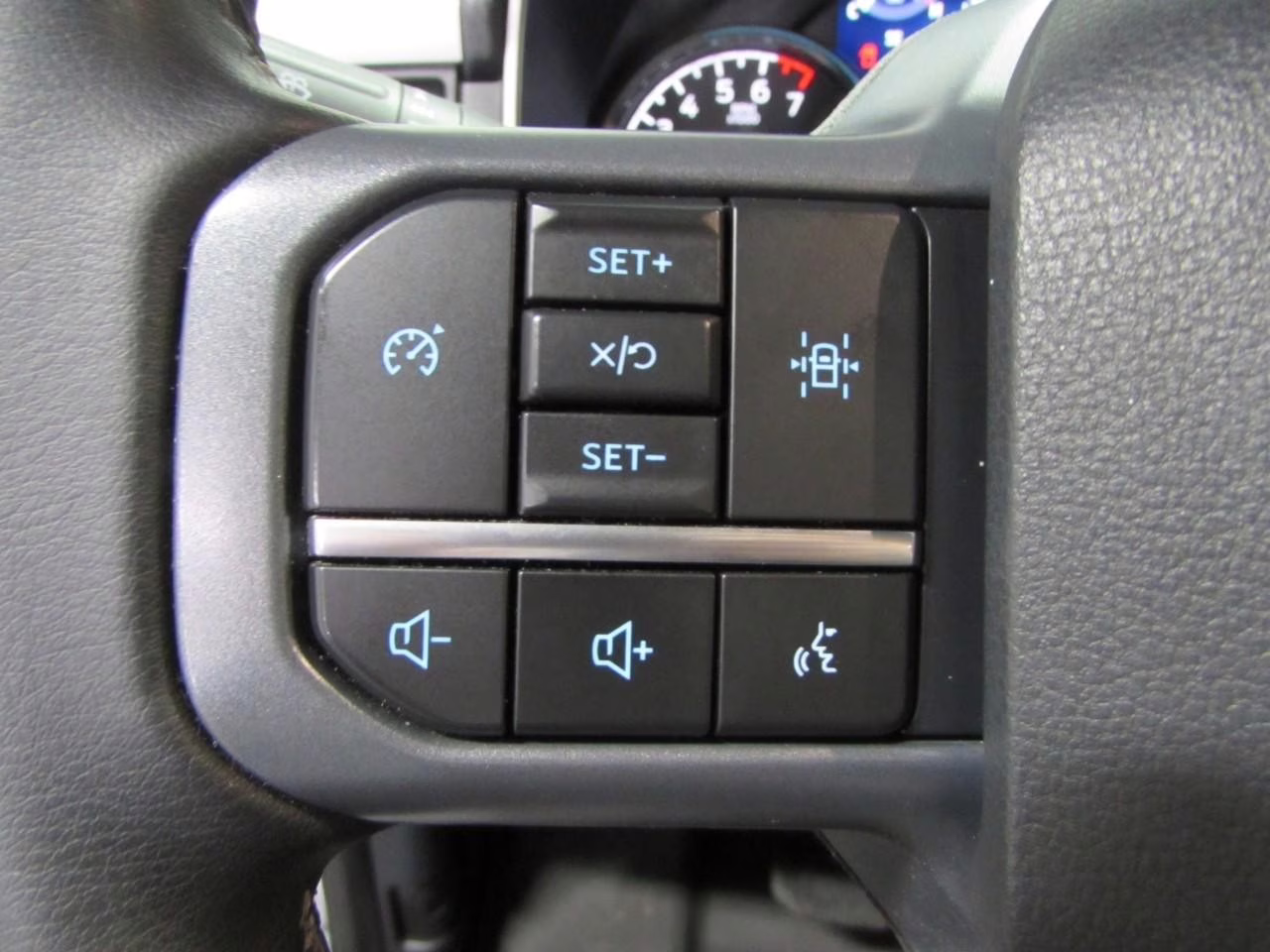 2023 Star White Metallic Tri-Coat Ford F-150 XLT 4X4 Truck