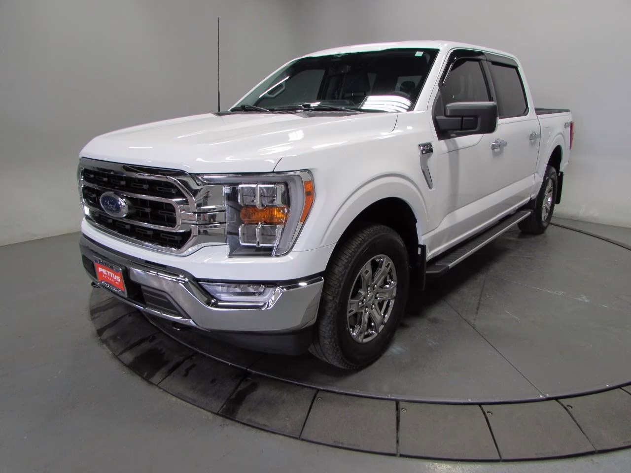 2023 Star White Metallic Tri-Coat Ford F-150 XLT 4X4 Truck