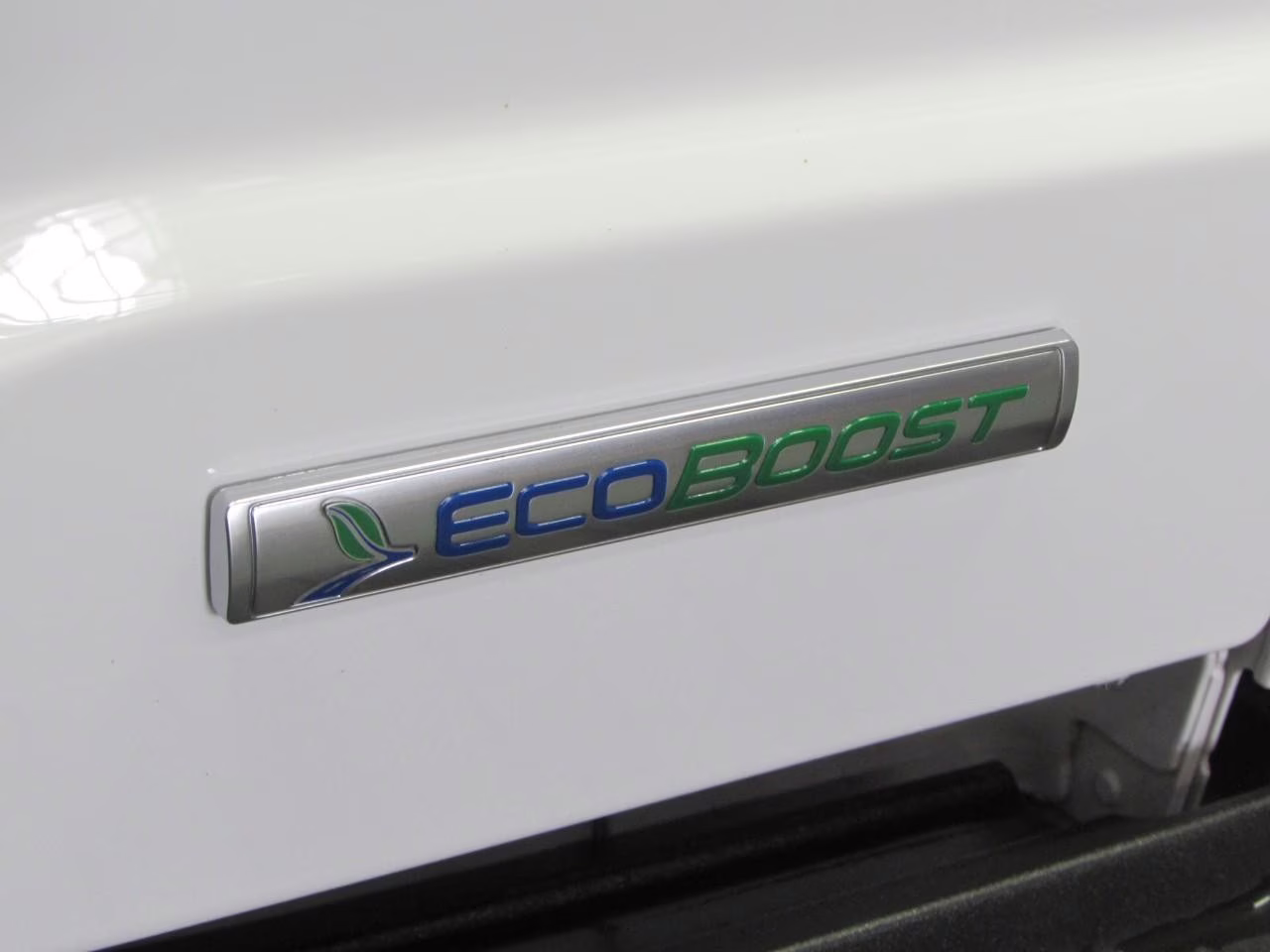 2023 Star White Metallic Tri-Coat Ford F-150 XLT 4X4 Truck