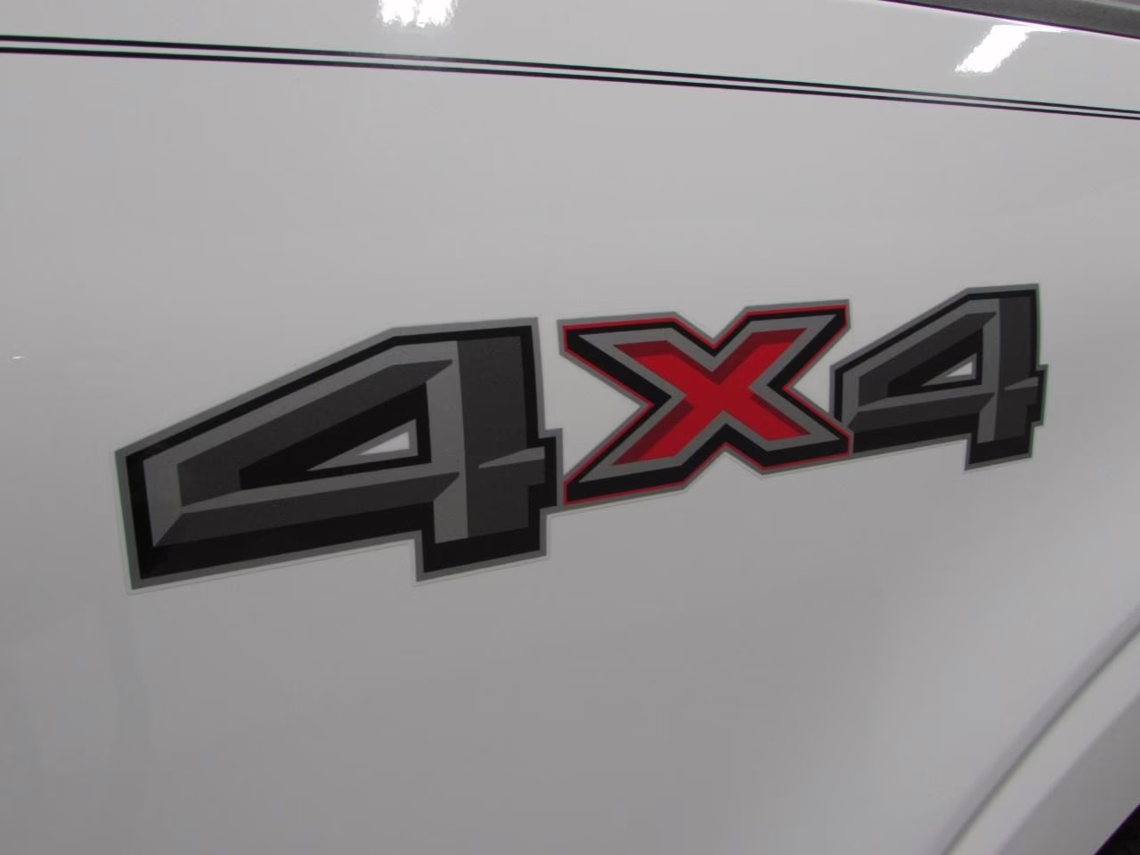 2023 Star White Metallic Tri-Coat Ford F-150 XLT 4X4 Truck