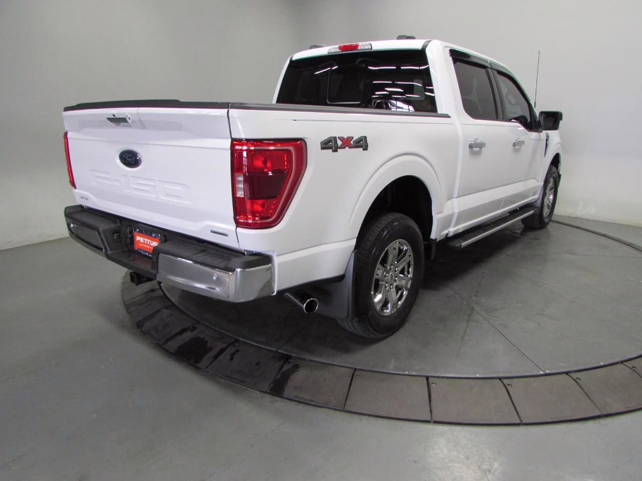 2023 Star White Metallic Tri-Coat Ford F-150 XLT 4X4 Truck