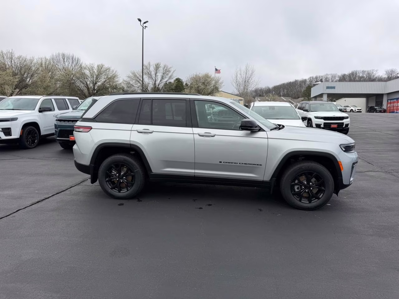 2026 Silver Zynith Jeep Grand Cherokee Laredo 4X4 SUV