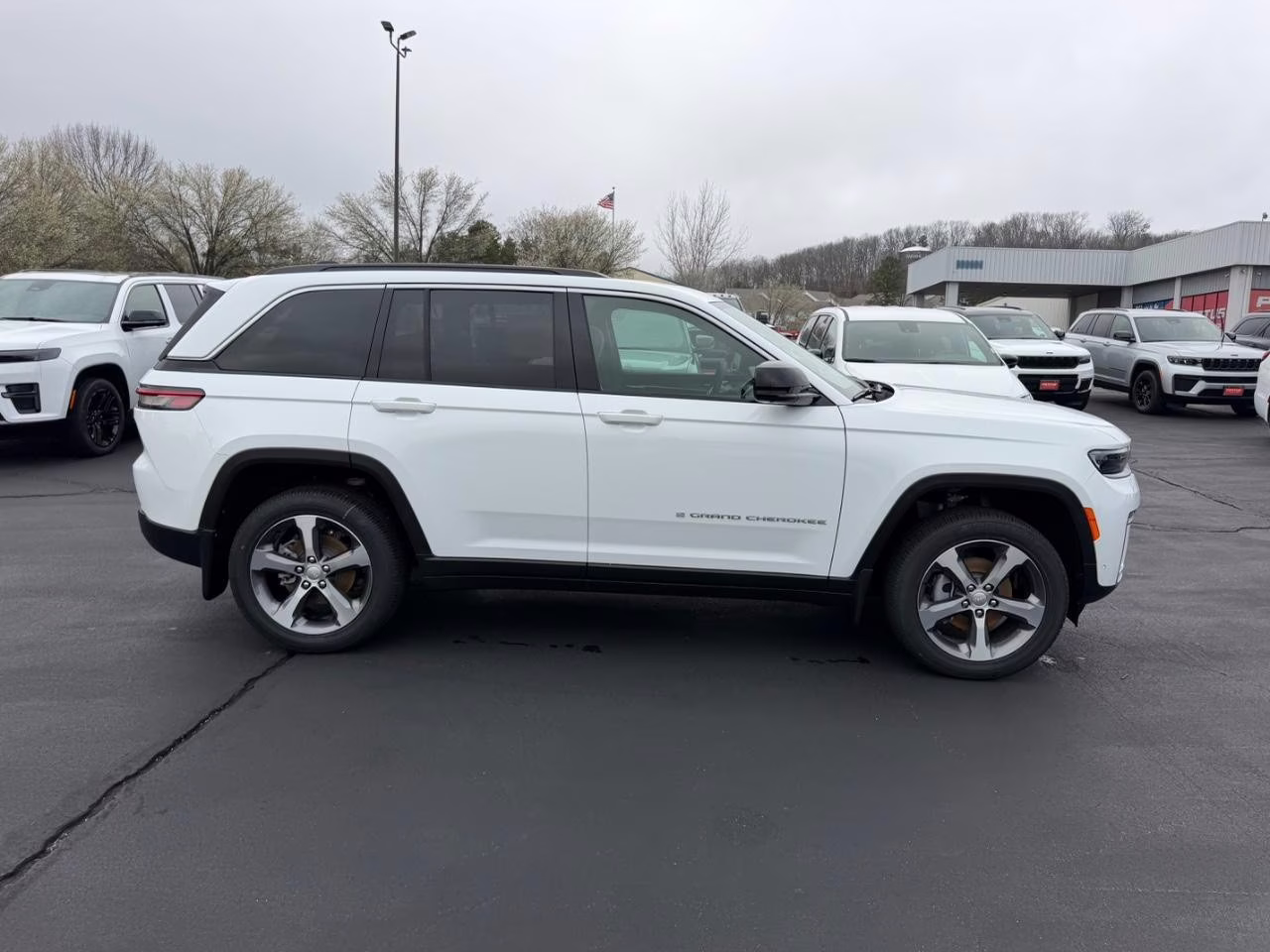 2026 Bright White Clearcoat Jeep Grand Cherokee Limited 4X4 SUV