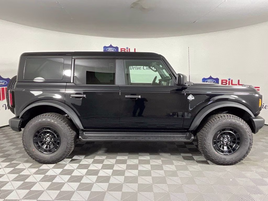 2026 Shadow Black Ford Bronco Outer Banks 4X4 SUV