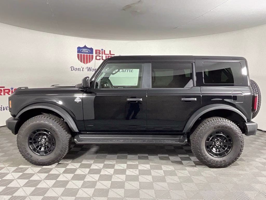 2026 Shadow Black Ford Bronco Outer Banks 4X4 SUV