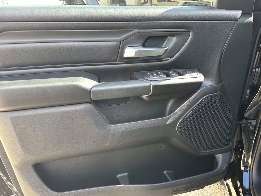 2026 Diamond Black Crystal Pearlcoat Ram 1500 Express 4X4 Truck