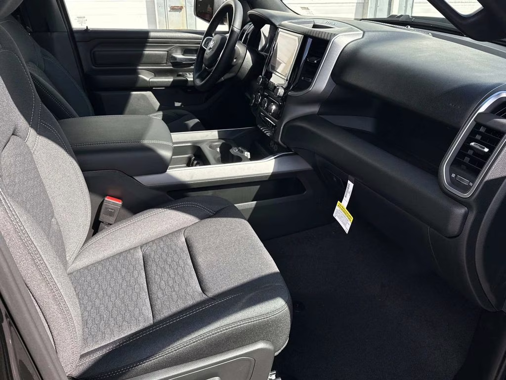 2026 Diamond Black Crystal Pearlcoat Ram 1500 Express 4X4 Truck