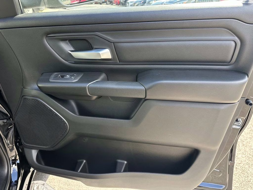 2026 Diamond Black Crystal Pearlcoat Ram 1500 Express 4X4 Truck