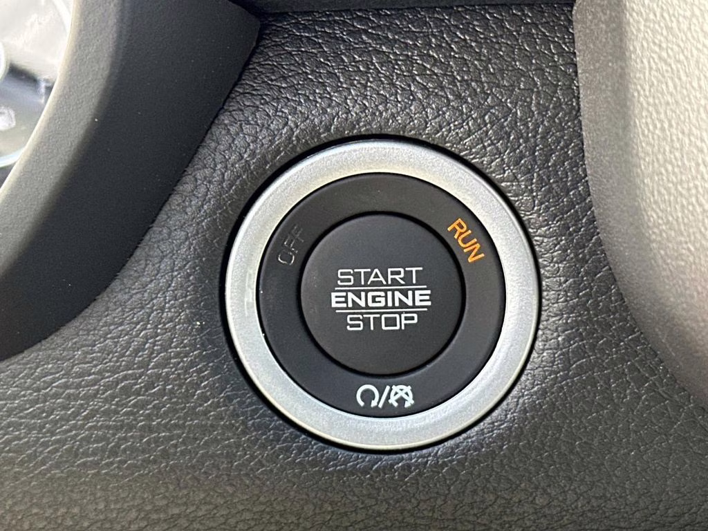 2026 Diamond Black Crystal Pearlcoat Ram 1500 Express 4X4 Truck